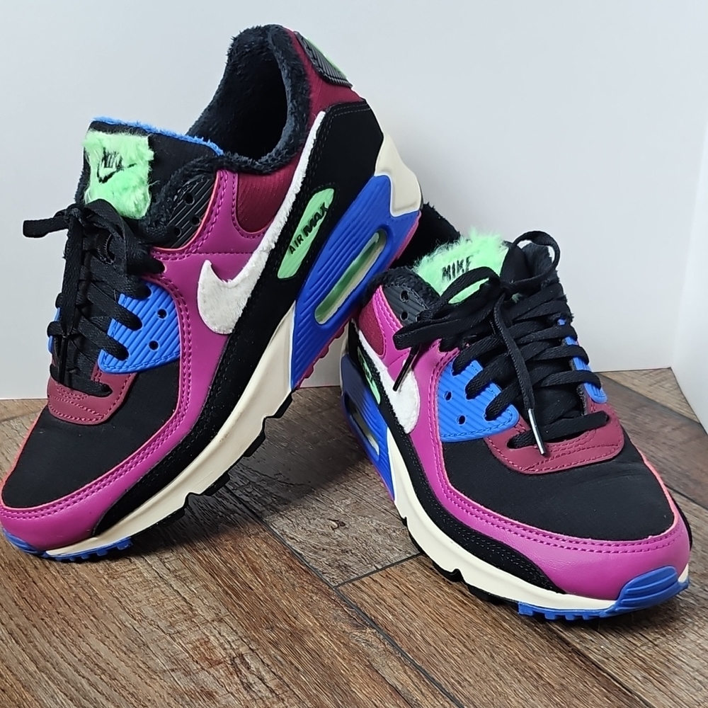 Nike Air Max Women Size 8.5 Cactus Flower and Dark Beetroot Tones. Worn once